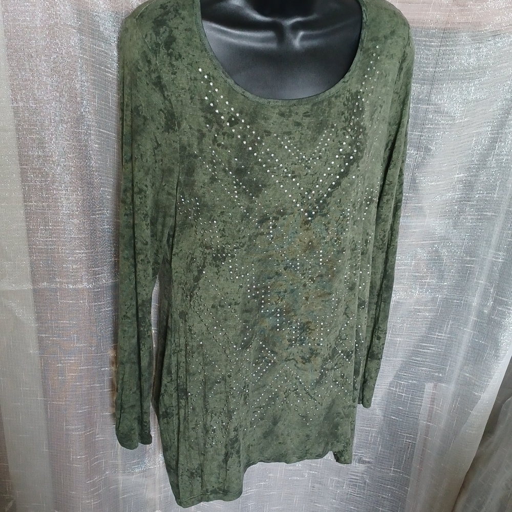 World Unity Top, Green marble color, stretchy, comfortable, long sleeves,  L